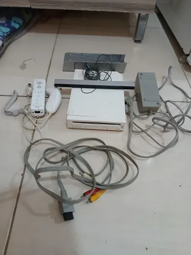 Wii completo ( detalhe na carcaça)