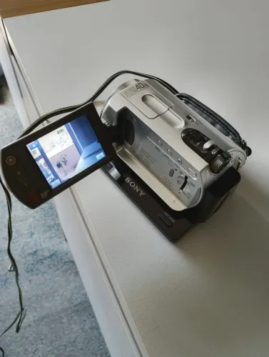 Filmadora Sony Handycam DCR-SR42 HDD 30GB ZOOM ÓPTICO 40x ZOOM DIGITAL ATÉ 200x