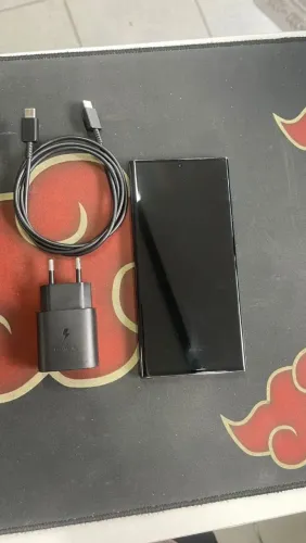 Celular s23 ultra ,pequeno detalhe na lateral