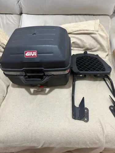 Vendo baú givi 27L