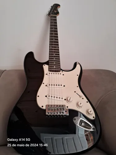 Guitarra stratocaster Eagle do início dos anos 2000