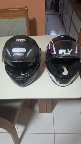 2 capacetes novos