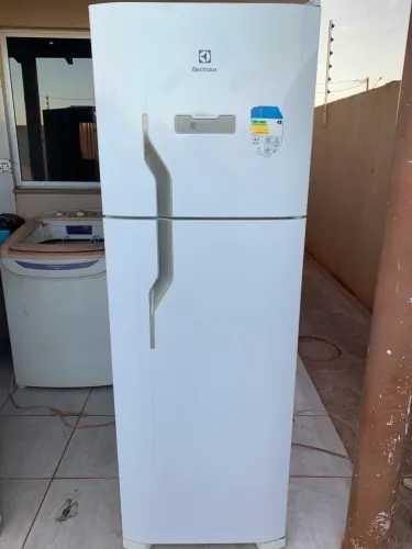 Vendo Geladeira Electrolux frosfree conservada