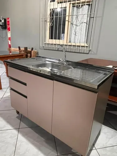 Balcão de Cozinha com Pia de Concreto, Cuba e Torneira