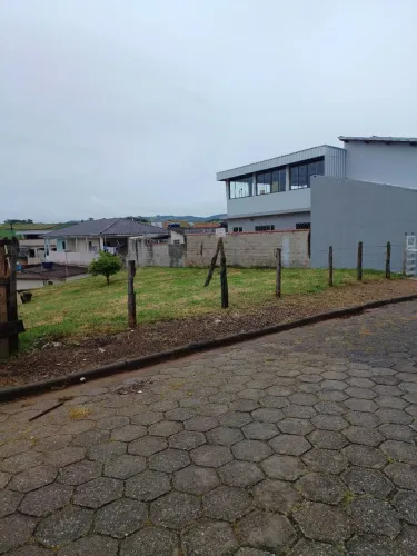 Otimo lote com 192 metros Rua Parana