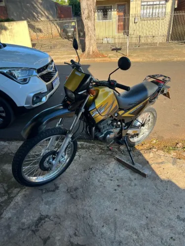 Vendo Moto XT 225 ano 2003 Pronta pra rodar!
