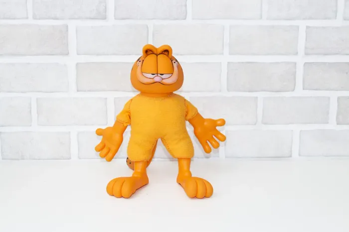 Boneco de pelúcia Garfield antigo
