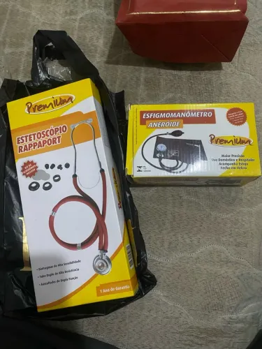 Estetoscópio Rappaport e esfigmomanômetro aneróide
