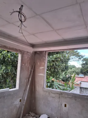 Fazemos todos tipo de decoração de gesso e reparos em geral. ..