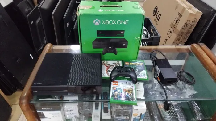 XBOX ONE FAT COM 1 CONTROLE E 3 JOGOS