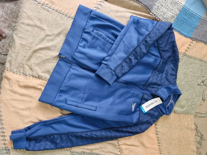 Agasalho SPEEDO tamanho G Lindo, Novo, sem uso. Oportunidade!