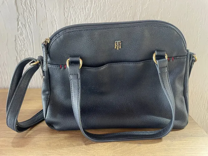 Bolsa Tommy Hilfiger Feminina em Couro Sintético / Texturizado - Azul Marinho