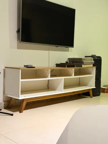 Rack branco de TV