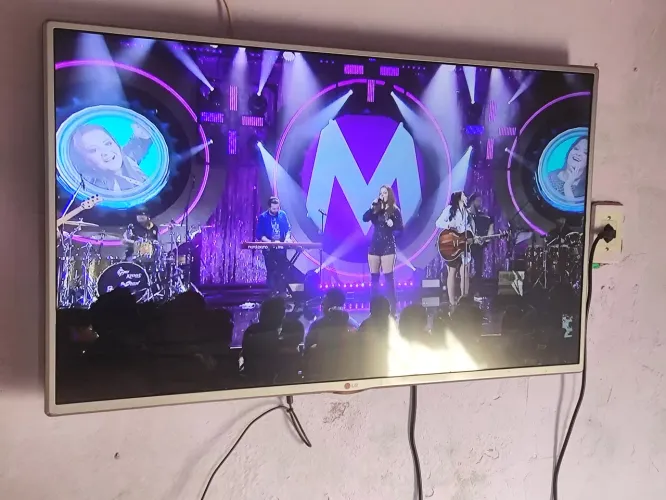 Tv 42 polegadas LG com aparelho Chromecast