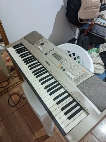 teclado Yamaha psr E313