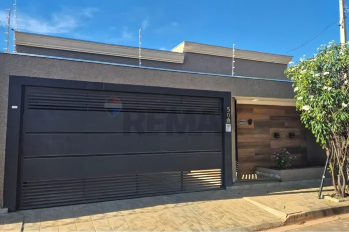Casa à venda com 3 dormitórios, suíte, piscina e área gourmet 140m² no Residencial Meneze