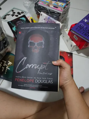 LIVRO CORRUPT E HIDEWAY
