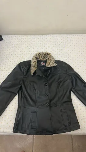 Casaco vintage couro fake acinturado Y2K