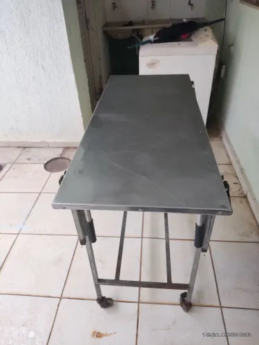 Maca veterinária dobrável em inox com rodinhas 