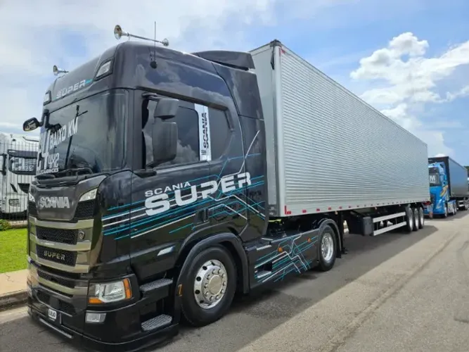 Scania R460 SUPER 4x2 Ano 24 carreta baú Facchini Ano 2026, 0km, 30 plts. 15.40 x 2.80