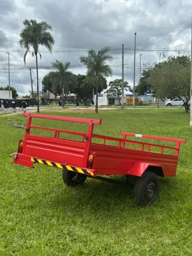 Reboque 2.50 x 1.20 - Modelo com Cestinha e Pneus Novos