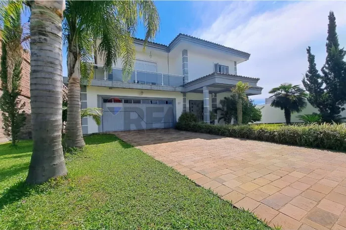 Casa de Alto Padrão com Amplo Terreno de 1.764 m² no Cidade Nova