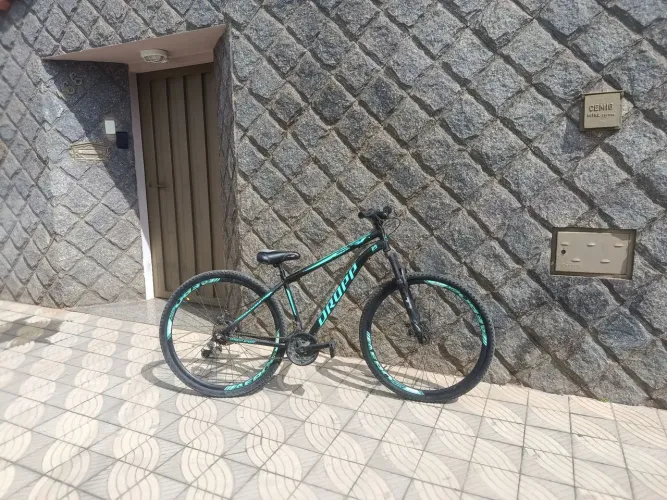 Vende-se bike dropp verde e preto valor a negóciar!