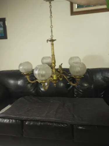 Lustre Candelabro Grande com 5 Braços e Globos Redondos Texturizados