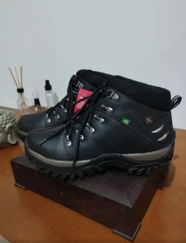 Bota coturno de couro 