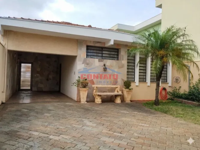 Casa Padrão com Edícula à Venda e Locação em São Carlos