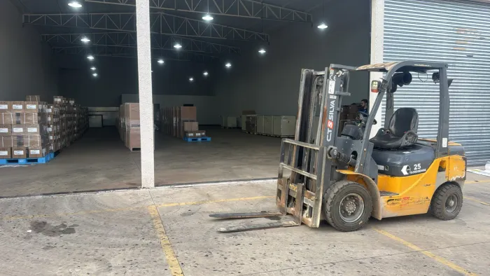 Locação de empilhadeira e carga e descarga *