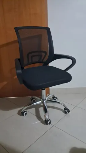 Cadeira secretária sem uso