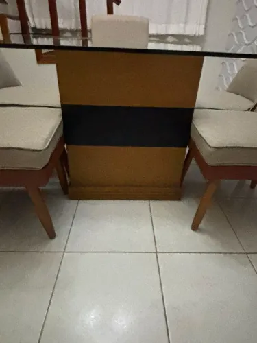 Mesa com tampo de vidro temperado 10mm com prato removível