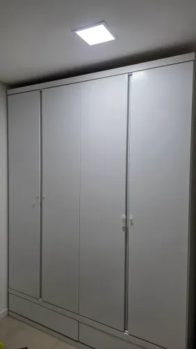 Guarda roupa branco