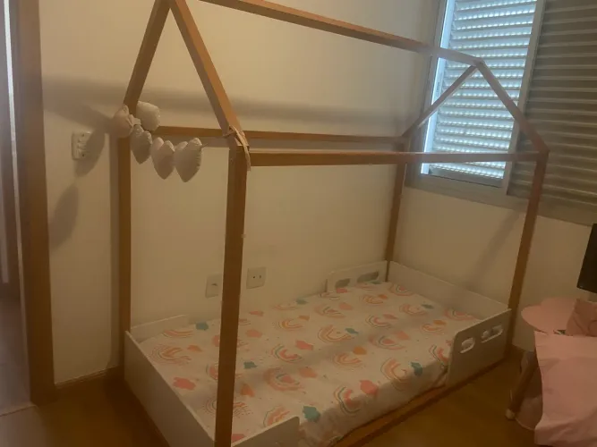 Cama infantil montessoriana com colchão