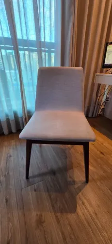 Cadeira original da Líder Interiores com design contemporâneo
