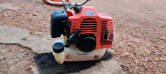 Vendo uma roçadeira