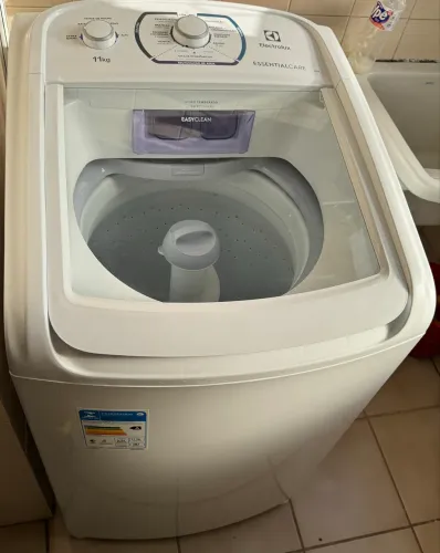 Máquina de Lavar 11kg pouco tempo de uso 