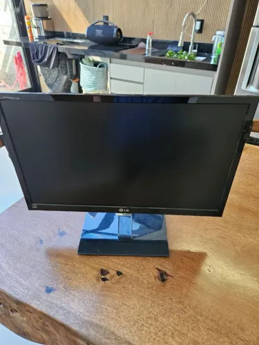2 Monitores LG Flatron E2260V 21,5" Full HD - Ótimo Estado