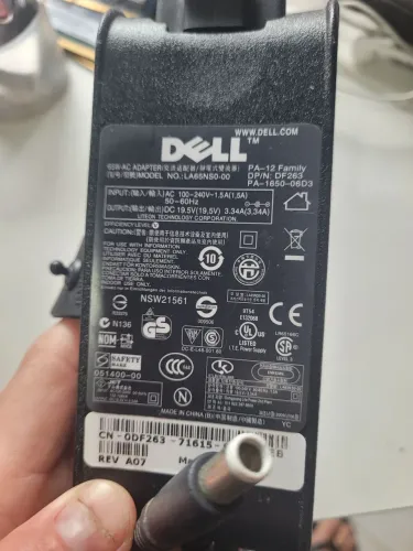 carregador original Dell de 65W (LA65NS0-00 / PA-12) com saída de 19.5V e 3.34A