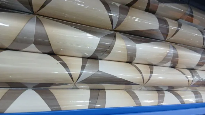 Nós temos uma grande variedade em papel parede para decorar o seu ambiente