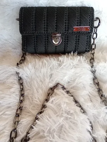 Bolsa preta feita a mão