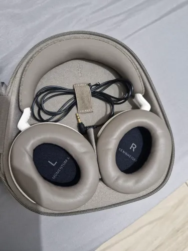 Fone de ouvido momentum 4