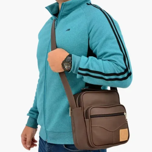 Bolsa Masculina com Alça Carteiro Pequena Couro Sintético