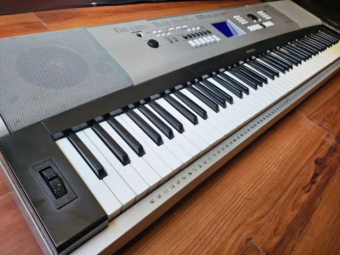 Piano Yamaha DGX 530 usado
