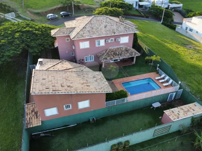 SOBRADO Á VENDA NO CONDOMÍNIO TERRAS DE SANTA TERESA EM ITUPEVA/VINHEDO-SP.
