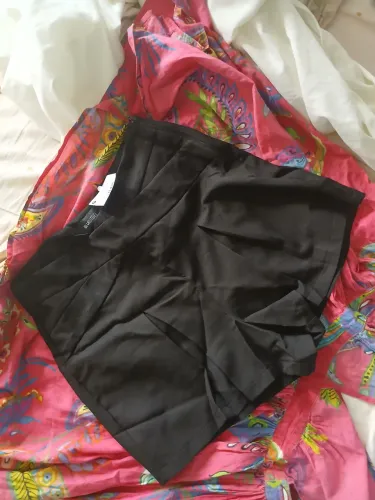 Short curto em crepe preto alfaiataria