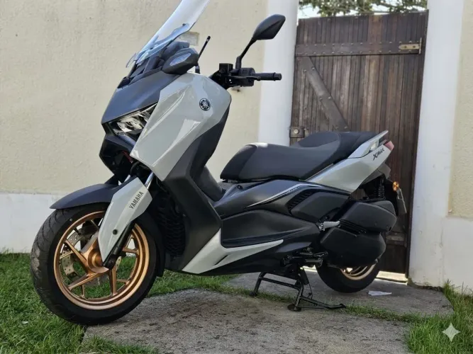 Xmax 300 Connected 2026
