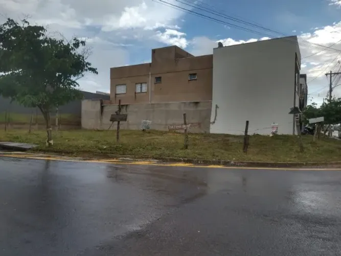 Alugo excelente terreno de esquina na Av. São Vicente de frente ao número 7682