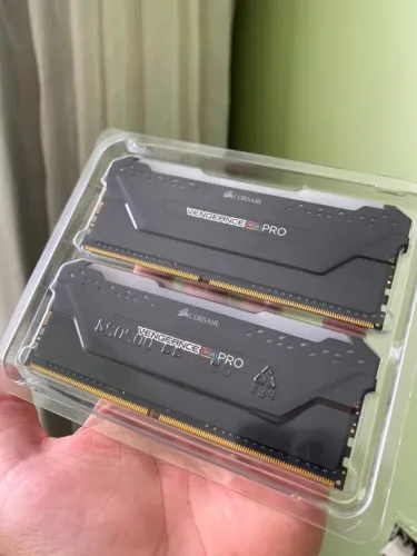 Memória RAM Corsair Vengeance RGB Pro 16gb (2x8) 3200hz - 8 meses de uso